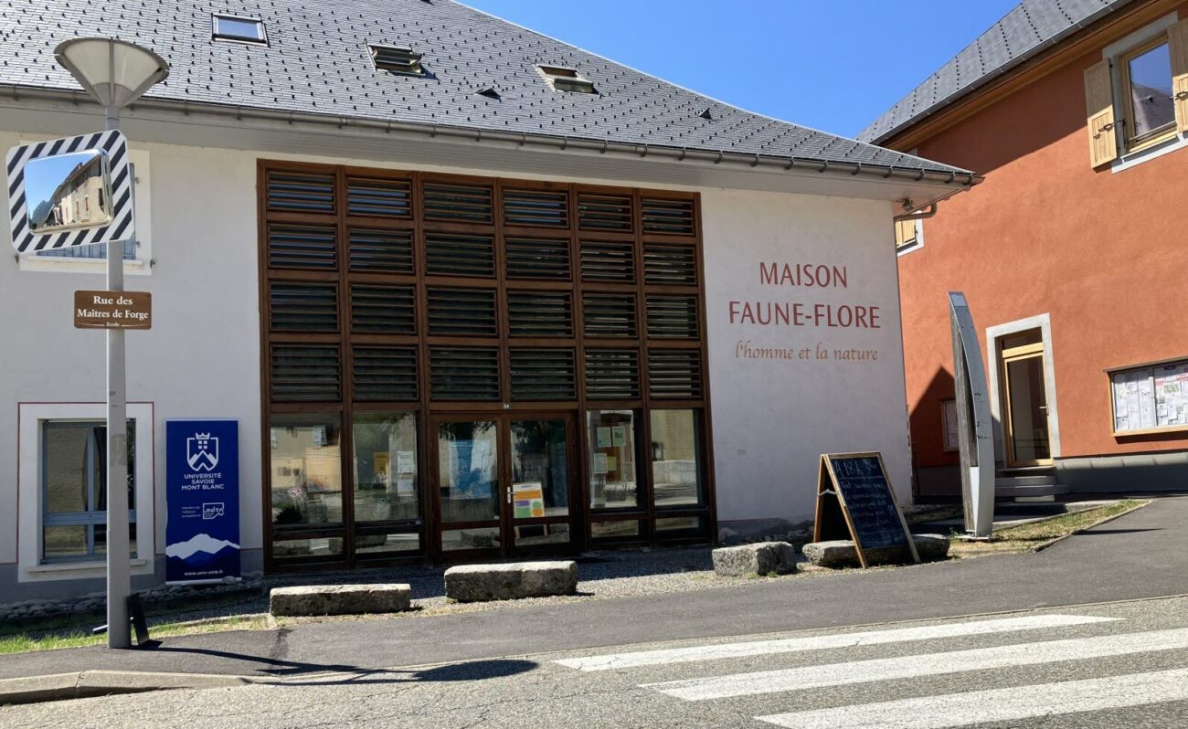 Maison Faune-Flore à École // Passerelles scientifiques du Jeudi